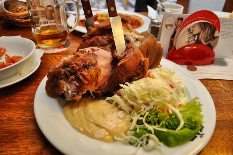 Самое популярное чешское блюдо - вепрево колено