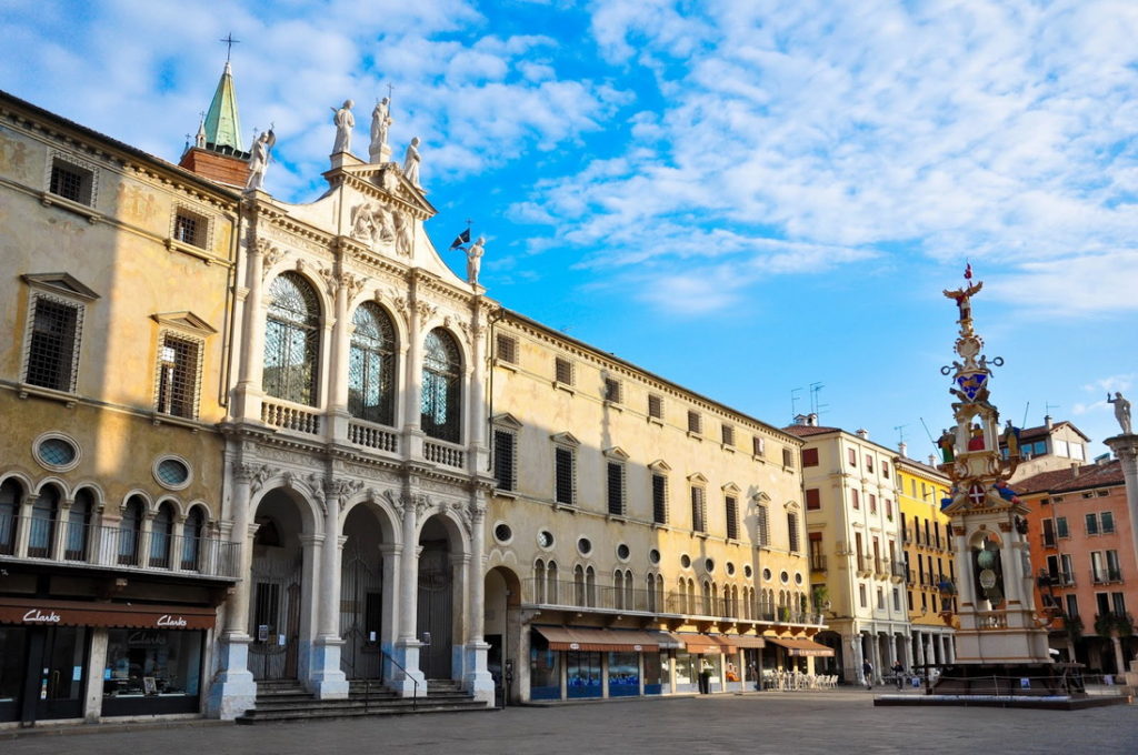 Куда съездить из Венеции — город Виченца