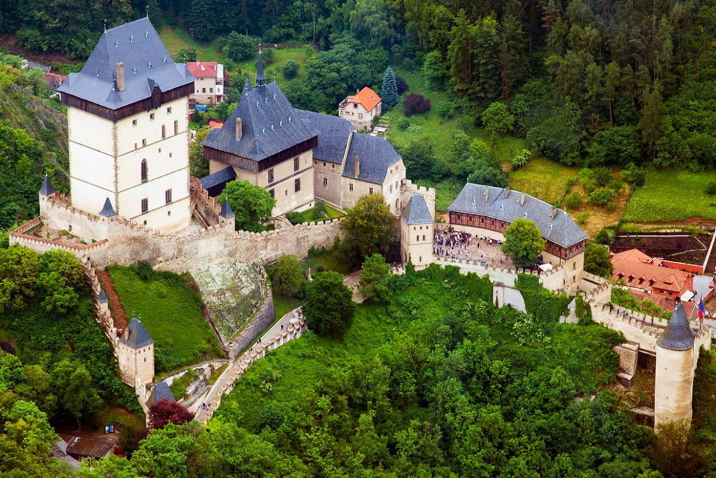 Идеи однодневных поездок из Праги: замок Карлштейн