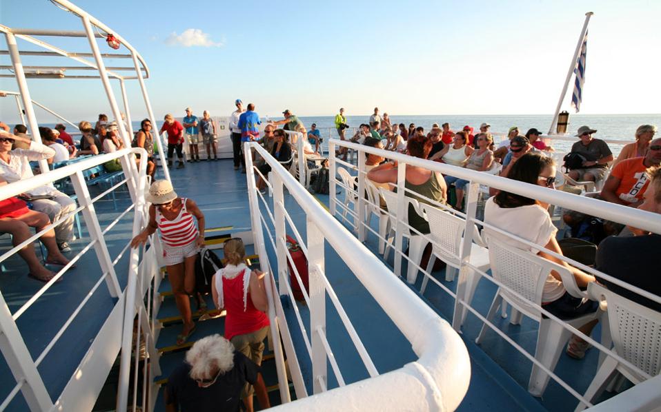 Как добраться на Санторини: паром с открытой палубой