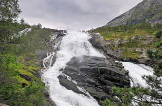 Долина водопадов Хьюседален — маршрут из Кинсарвика