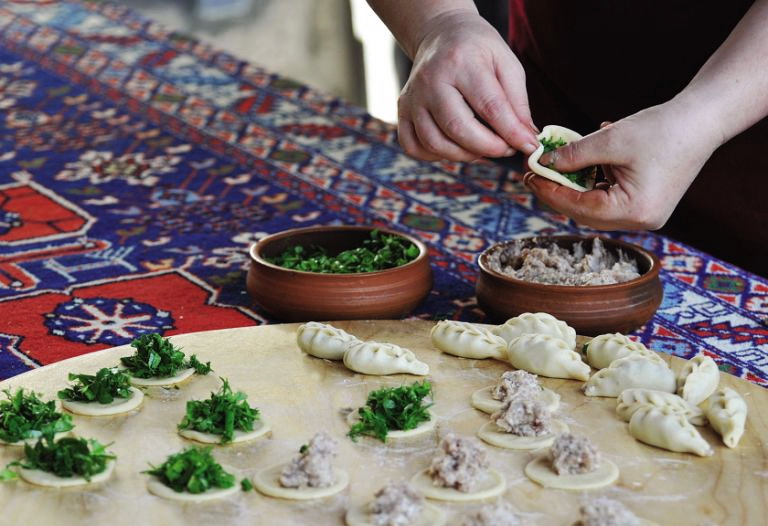 Гюрза — пельмени по-турецки (или по-азербайджански): рецепт и фото