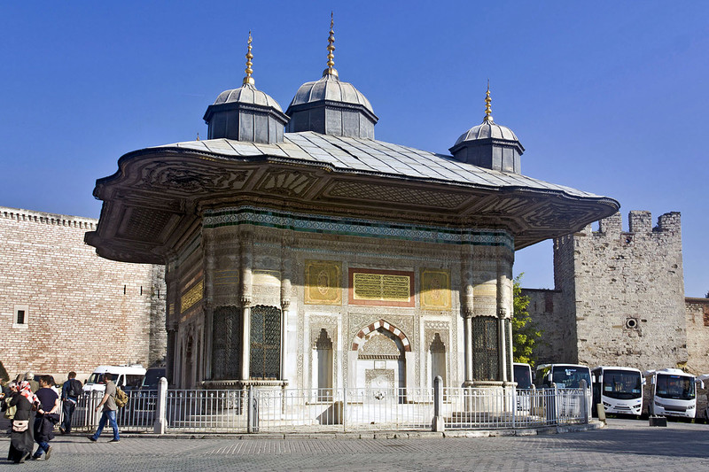 Фонтаны Стамбула: себиль Ахмета III перед дворцом Топкапы