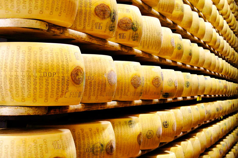 Пармезан — самый знаменитый итальянский сыр