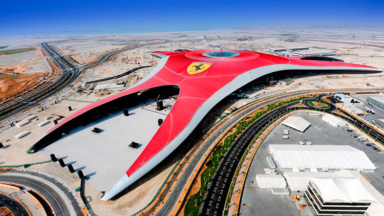 Куда поехать из Дубая: парк Ferrari World