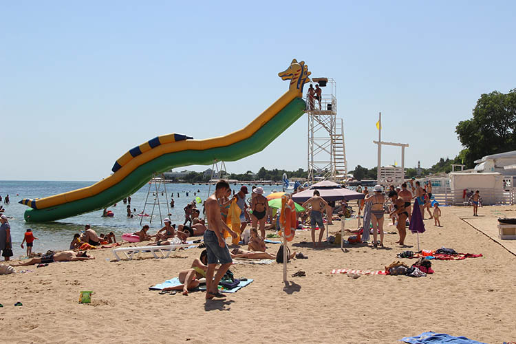 Когда ехать в Крым: пляж летом